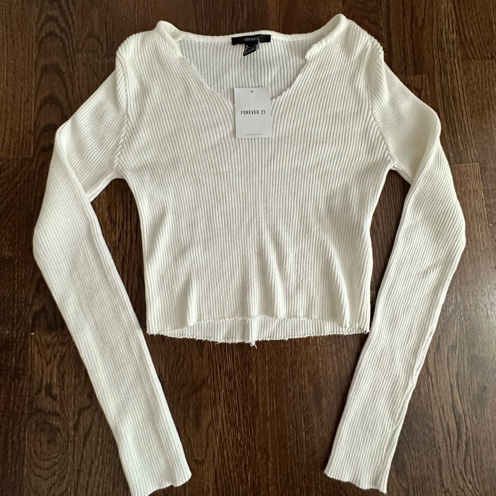 NWT Forever 21 White top with raw neck hem size small